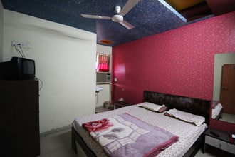 Hotel Radhe Guest House, Ahmedabad 3